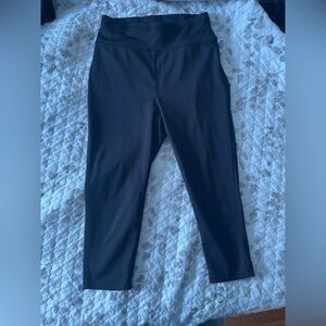 POP Fit Capri Classic Black Leggings